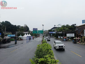 Jalur Puncak One Way Arah Jakarta Siang Ini