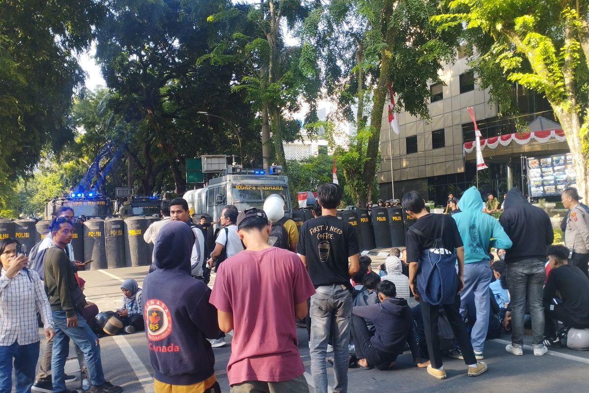 Buruh Sumut Demo DPRD Sebut Kebijakan Pemerintah Cekik Rakyat